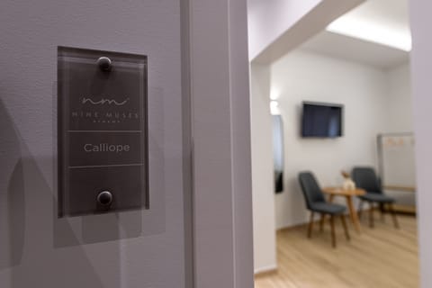 Deluxe Studio | In-room safe, blackout drapes, soundproofing, free WiFi