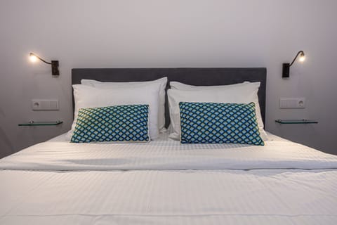 Deluxe Studio | In-room safe, blackout drapes, soundproofing, free WiFi