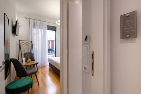 Deluxe Studio | In-room safe, blackout drapes, soundproofing, free WiFi