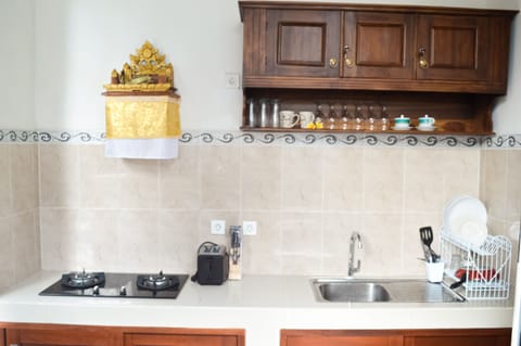 Standard Double or Twin Room | Shared kitchen | Fridge