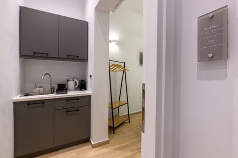 Deluxe Studio | Private kitchen | Mini-fridge, espresso maker, electric kettle, toaster