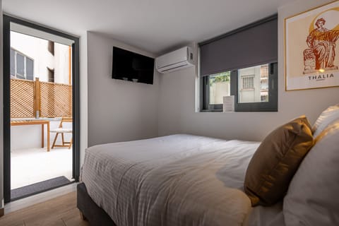 Deluxe Studio | In-room safe, blackout drapes, soundproofing, free WiFi