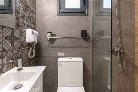 Deluxe Studio | In-room safe, blackout drapes, soundproofing, free WiFi