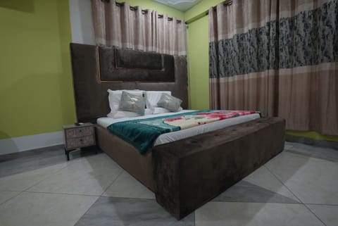 Executive Single Room | Iron/ironing board, free WiFi, bed sheets