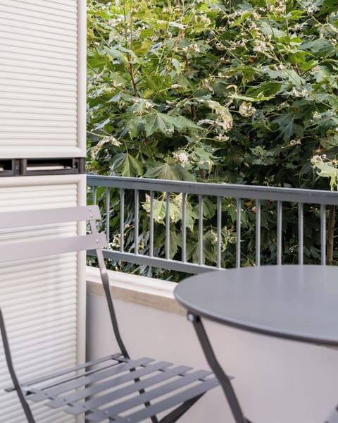 Classic Apartment | Balcony