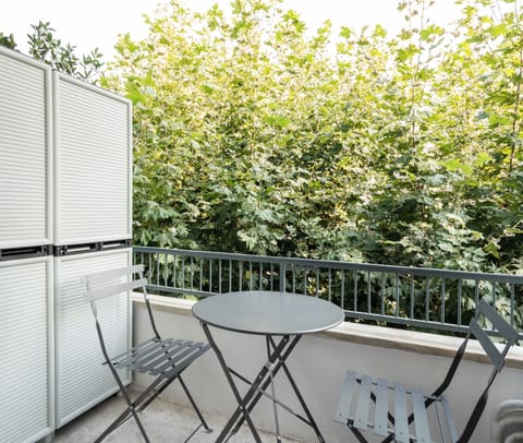 Classic Apartment | Balcony