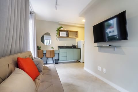 Deluxe Studio | Living room | Smart TV, Netflix, streaming services