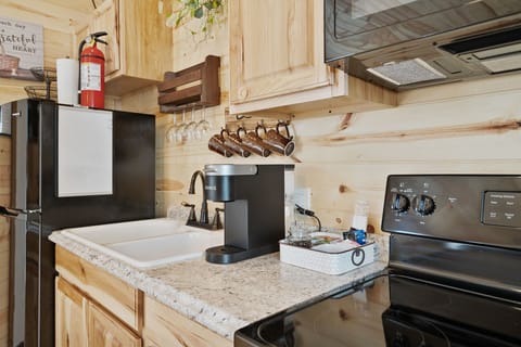 Cabin, 1 King Bed, Kitchen | Private kitchen | Fridge, microwave, oven, stovetop