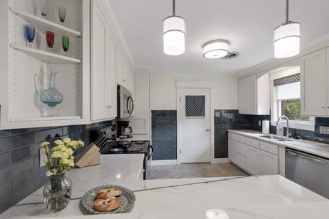 House, Multiple Beds, Patio, City View (326 W Burbank St) | Private kitchen | Coffee/tea maker