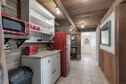 Cabin, Multiple Beds | Private kitchen | Fridge, microwave, coffee/tea maker, cookware/dishes/utensils