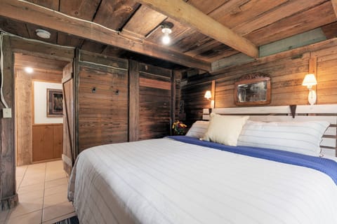 Cabin, Multiple Beds | 2 bedrooms, individually decorated, individually furnished, free WiFi