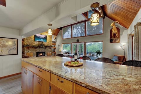 House, Multiple Beds, Hot Tub (324 Waterway Pass) | 3 bedrooms, individually decorated, individually furnished, bed sheets