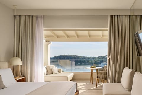 Ultima Sea View Room | Premium bedding, in-room safe, desk, laptop workspace