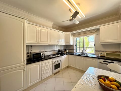 Apartment, 2 Bedrooms, Terrace | Private kitchen | Microwave, dishwasher, coffee/tea maker, cookware/dishes/utensils