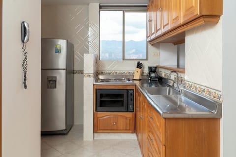 Apartment (1002) | Private kitchen | Full-size fridge, microwave, oven, blender