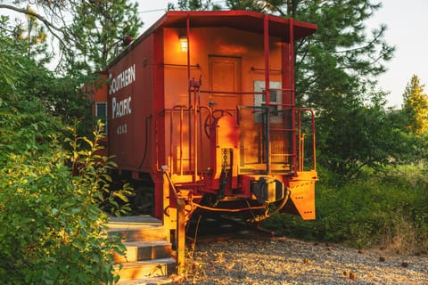 The Southern Pacific Caboose | Exterior
