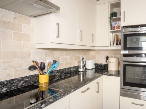 Fridge, dishwasher, electric kettle, toaster