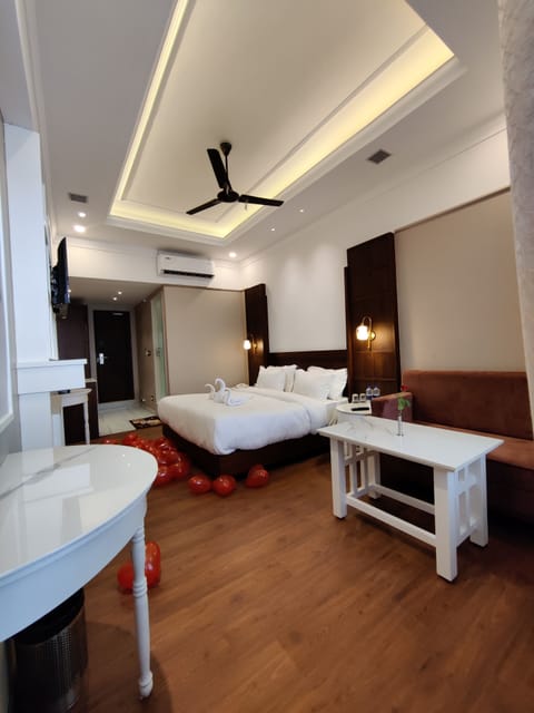 Superior Double Room | In-room safe, soundproofing, iron/ironing board, free WiFi