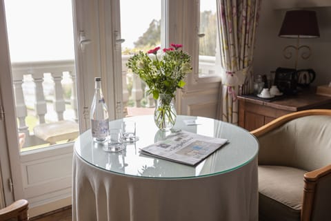 Comfort Double Room, Sea View | Pillowtop beds, in-room safe, individually decorated, blackout drapes