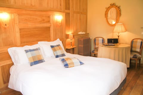 Standard Double Room, Park View | Pillowtop beds, in-room safe, individually decorated, blackout drapes