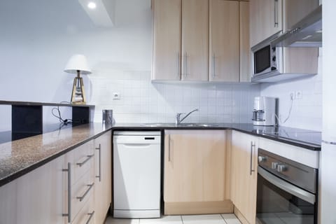 Apartment, 2 Bedrooms | Private kitchen | Fridge, stovetop, dishwasher, coffee/tea maker