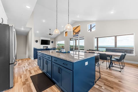 Make your next meal overlooking Table Rock Lake!