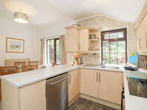 Cottage | Private kitchen | Fridge, dishwasher, electric kettle, toaster