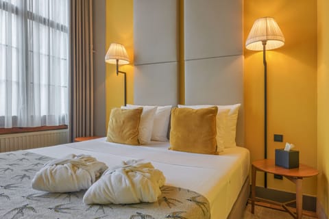 Grand DeLuxe Room | Premium bedding, in-room safe, individually decorated