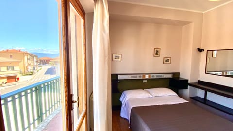 Double Room | Desk, free WiFi, bed sheets