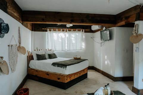 Deluxe Quadruple Room | Premium bedding, minibar, in-room safe, laptop workspace