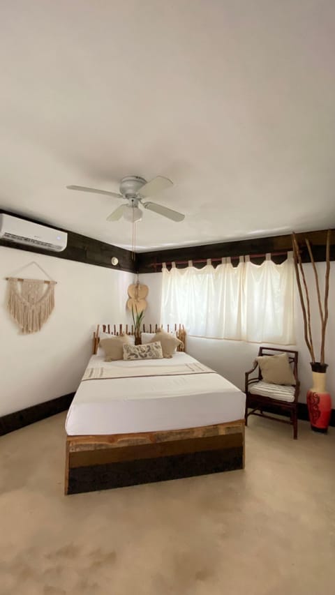 Deluxe Room | Premium bedding, minibar, in-room safe, laptop workspace