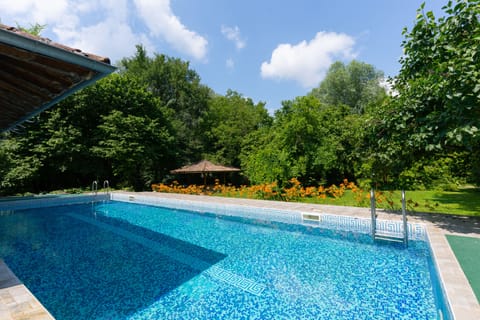 Seasonal outdoor pool, sun loungers