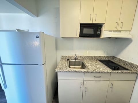 Standard Suite, 2 Double Beds, Non Smoking, Kitchenette | Private kitchenette | Mini-fridge, microwave, stovetop, coffee grinder