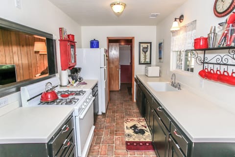 Basic Cabin | Private kitchen | Fridge, microwave, oven, stovetop