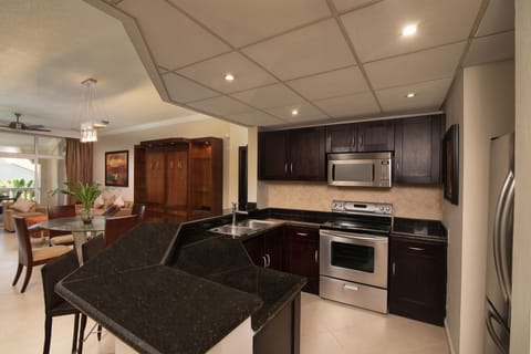 Suite | Living area | Flat-screen TV, pay movies