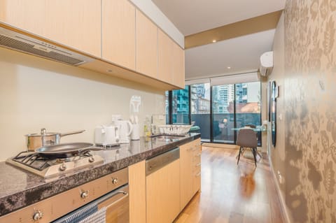 City Apartment | Private kitchen | Full-size fridge, microwave, oven, stovetop