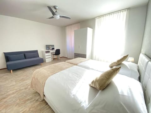 Comfort Triple Room | Desk, laptop workspace, free WiFi