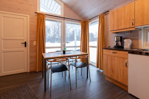 Superior Cabin | Soundproofing, free WiFi, bed sheets