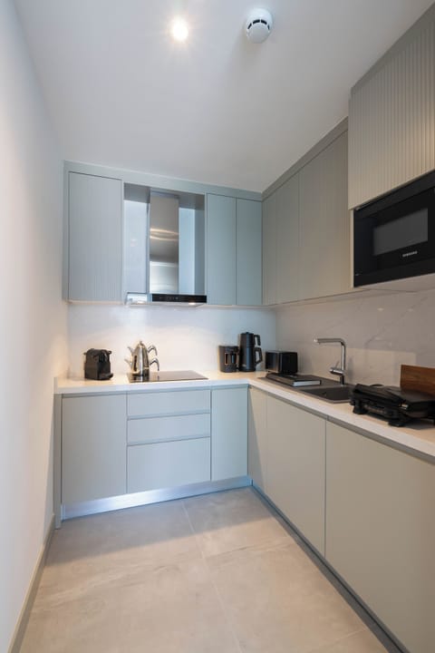 Suite, Sea View | Private kitchen | Full-size fridge, microwave, stovetop, dishwasher