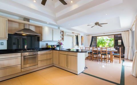 Villa, 4 Bedrooms, Accessible, Private Pool | Private kitchen