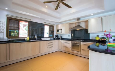 Villa, 4 Bedrooms, Accessible, Private Pool | Private kitchen