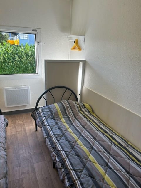 Economy Twin Room | Free WiFi, bed sheets