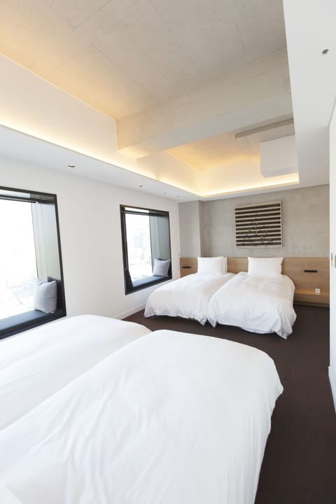 Duplex (No Parking) | Premium bedding, in-room safe, iron/ironing board, free WiFi