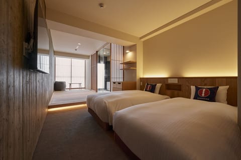 Deluxe Twin Room | In-room safe, iron/ironing board, free WiFi, bed sheets