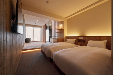 Deluxe Twin Room | In-room safe, iron/ironing board, free WiFi, bed sheets