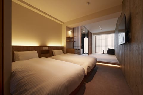 Deluxe Twin Room | In-room safe, iron/ironing board, free WiFi, bed sheets