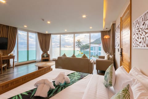 Suite Villa Sea View | Free minibar items, in-room safe, individually furnished, desk