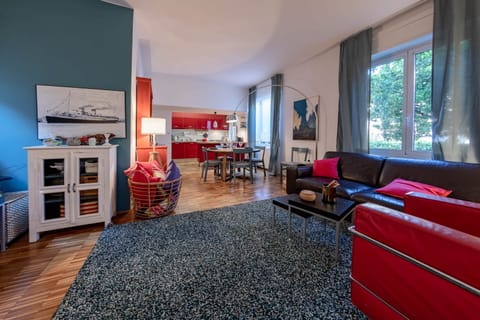 Living area and kitchen (3)