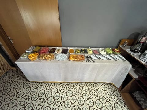 Daily buffet breakfast (TRY 250 per person)
