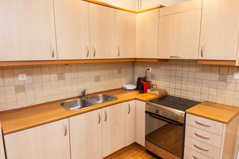 Apartment | Private kitchen | Full-size fridge, oven, toaster, cookware/dishes/utensils